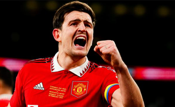 斯科尔斯盛赞马奎尔:困境重生显英雄本色